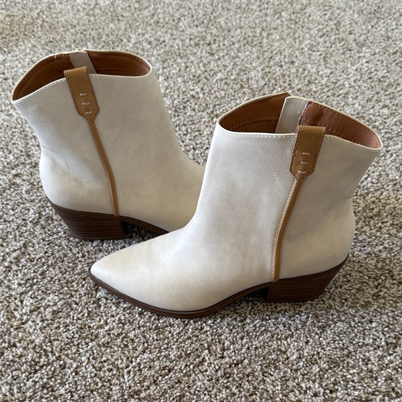 Western Cream and Tan Ankle Booties, Short Cowboy boots - Picture 4 of 5